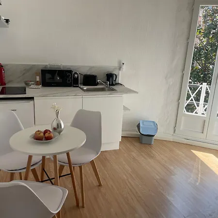 2p & Gare 4 Pers Parking Cagnes-sur-Mer